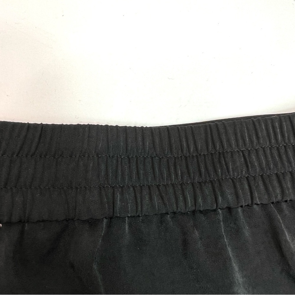 NWOT Barefoot Dreams Satin Pajama Shorts Black Size Large - Picture 11 of 11